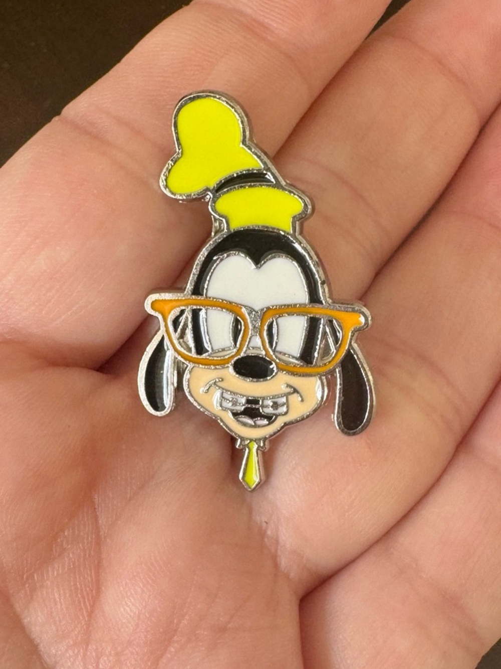 Disney silver tone nerdy Goofy collectible pin